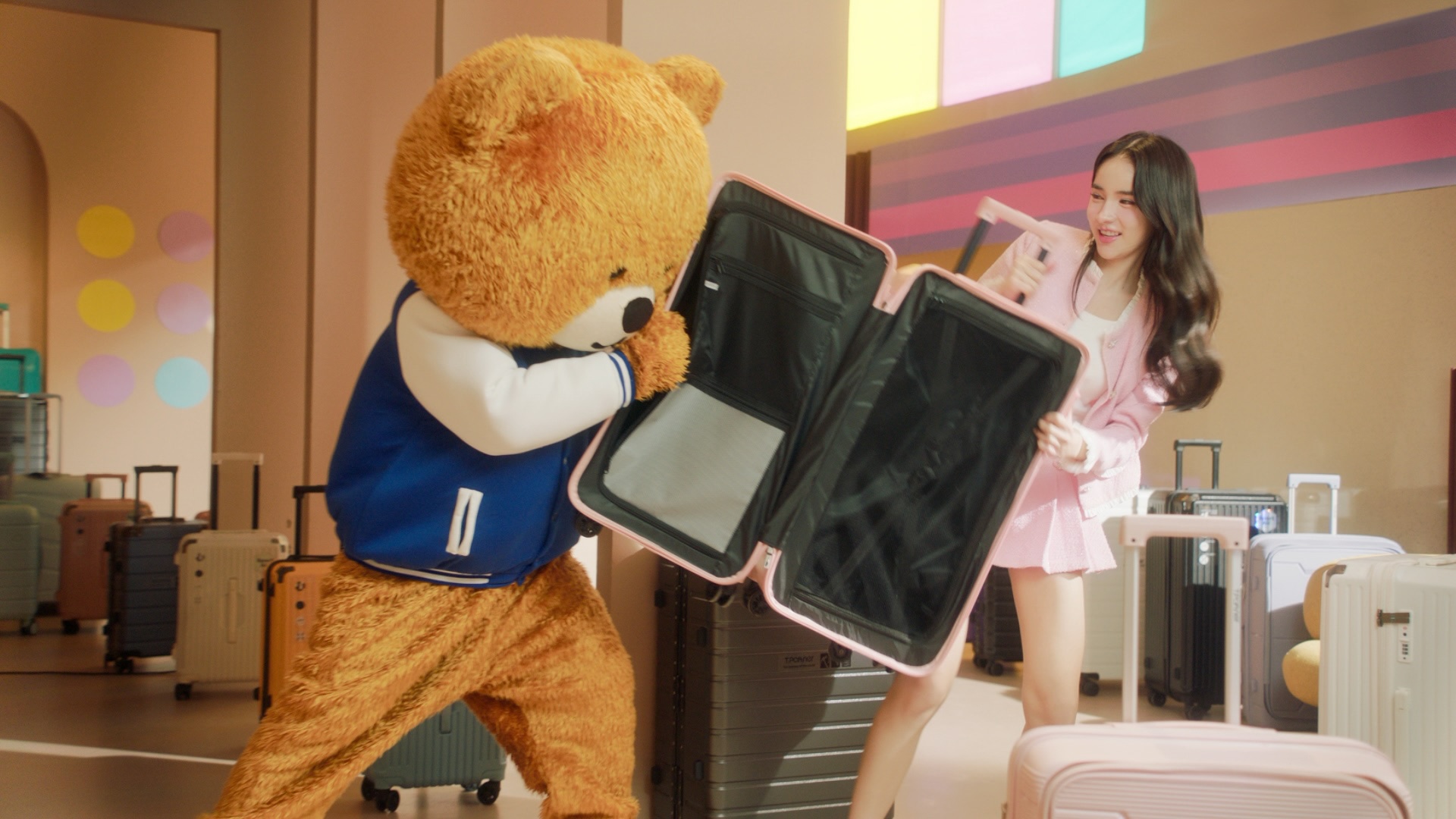 T-Partner Luggage x Yoshi RinradaContent